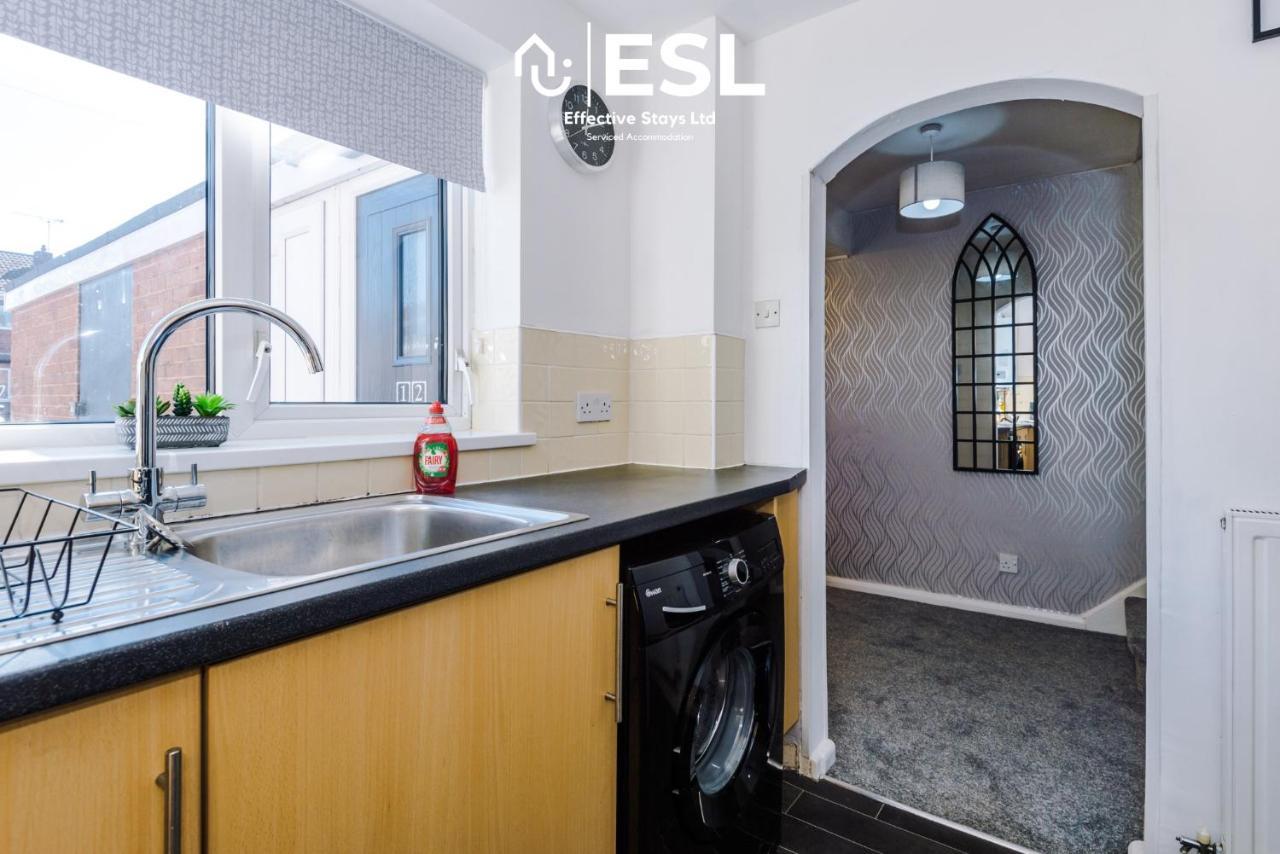 3 Bedroom House With Garden And Driveway Parking - Less Than 10 Mins From Chester City Centre Экстерьер фото