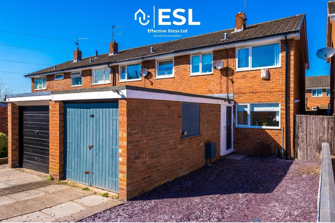 3 Bedroom House With Garden And Driveway Parking - Less Than 10 Mins From Chester City Centre Экстерьер фото
