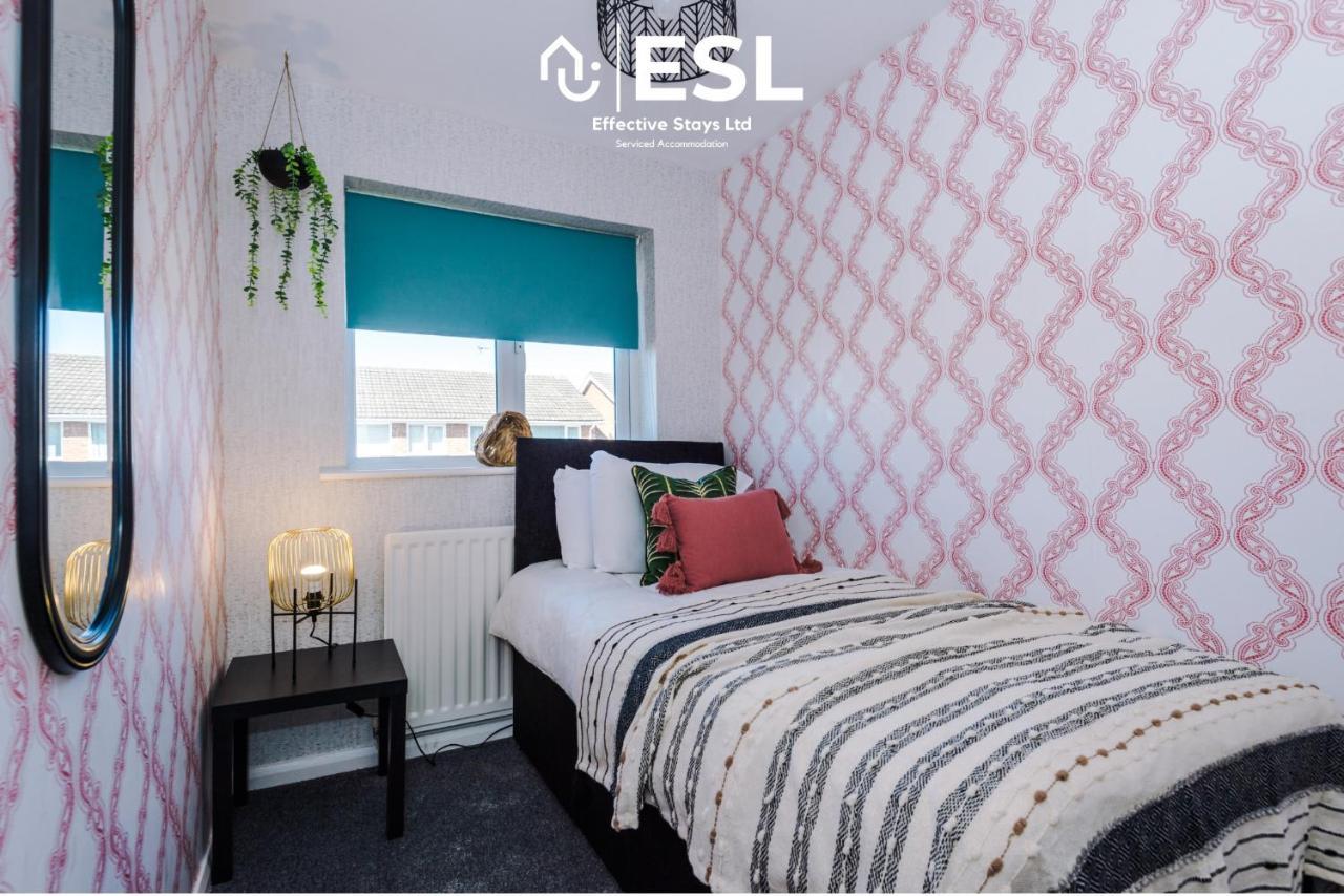 3 Bedroom House With Garden And Driveway Parking - Less Than 10 Mins From Chester City Centre Экстерьер фото